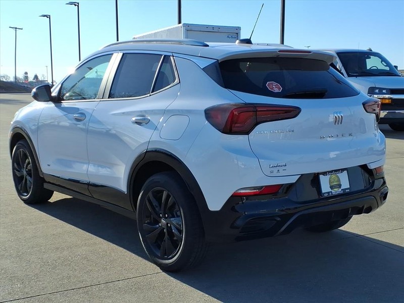 Buick Encore GX Vehicle Full-screen Gallery Image 3