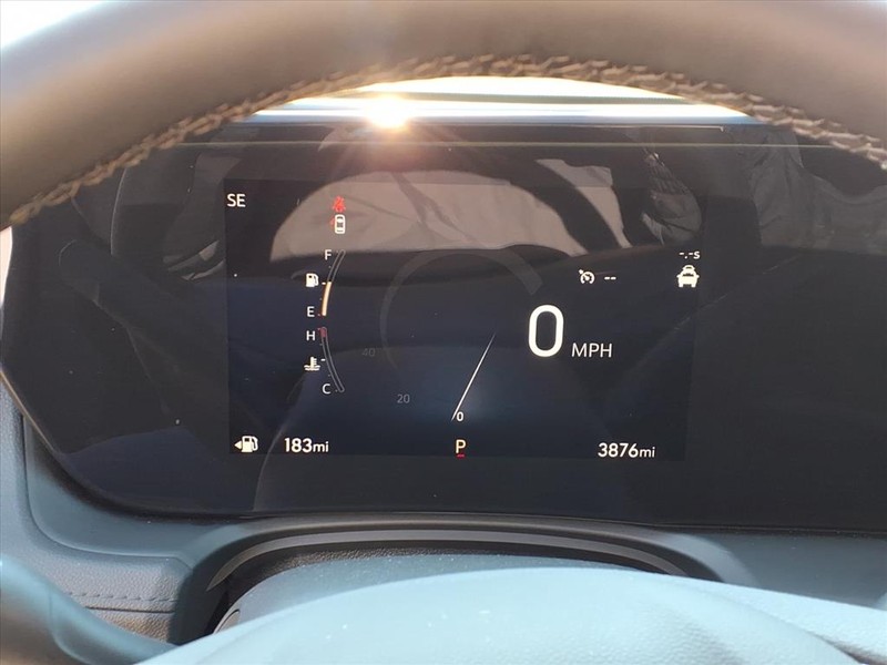 Buick Encore GX Vehicle Full-screen Gallery Image 14