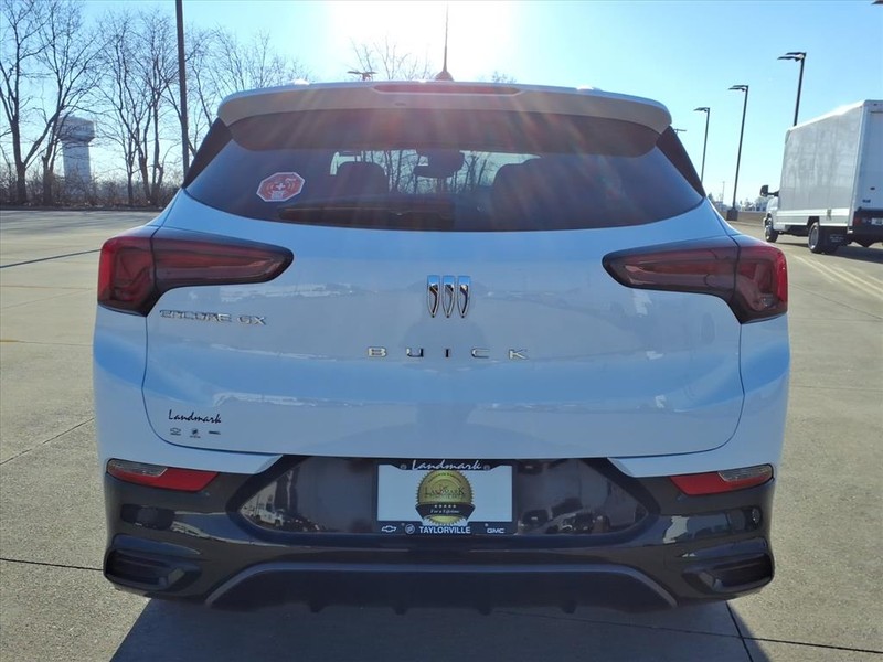 Buick Encore GX Vehicle Full-screen Gallery Image 19