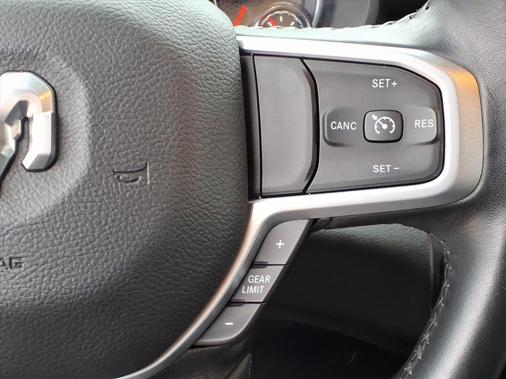 Ram 1500 Vehicle Full-screen Gallery Image 17