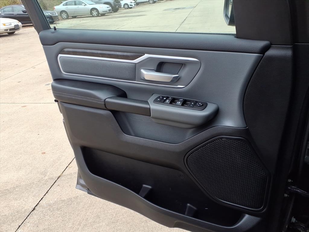 Ram 1500 Vehicle Full-screen Gallery Image 19