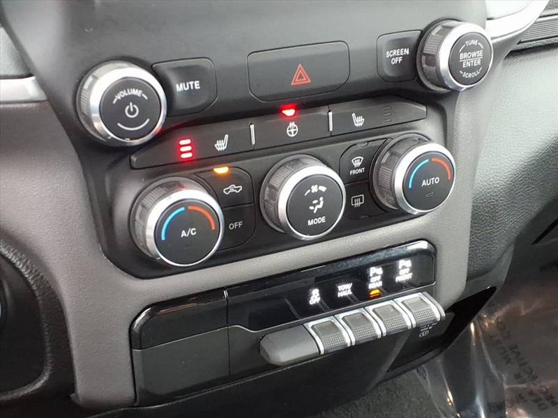 Ram 1500 Vehicle Full-screen Gallery Image 14