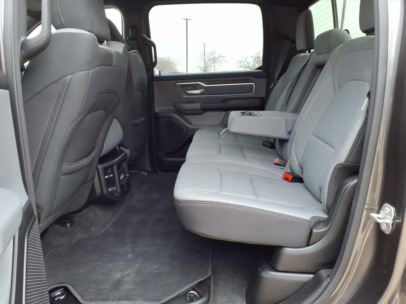 Ram 1500 Vehicle Full-screen Gallery Image 21