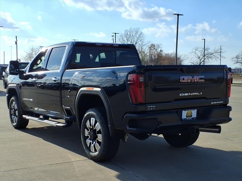 GMC Sierra 2500HD Vehicle Full-screen Gallery Image 3