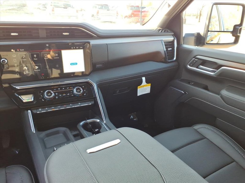 GMC Sierra 2500HD Vehicle Full-screen Gallery Image 6