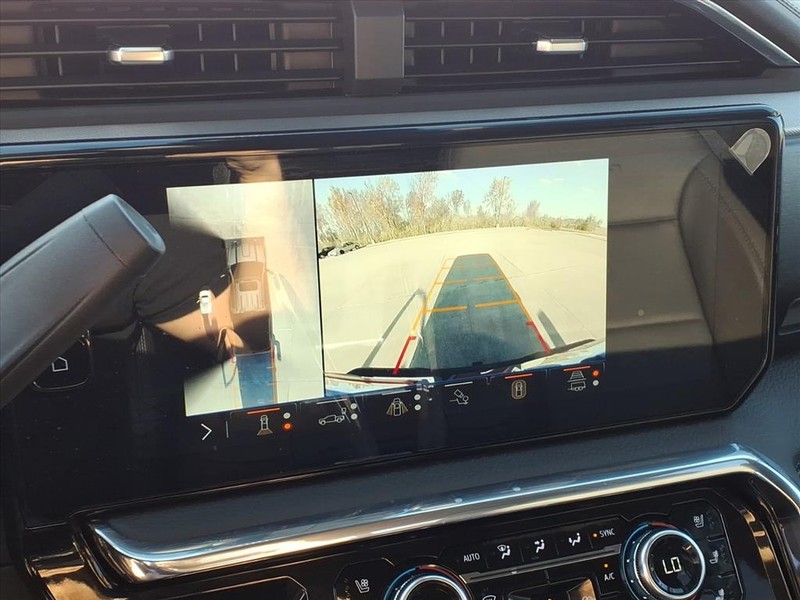 GMC Sierra 2500HD Vehicle Full-screen Gallery Image 9