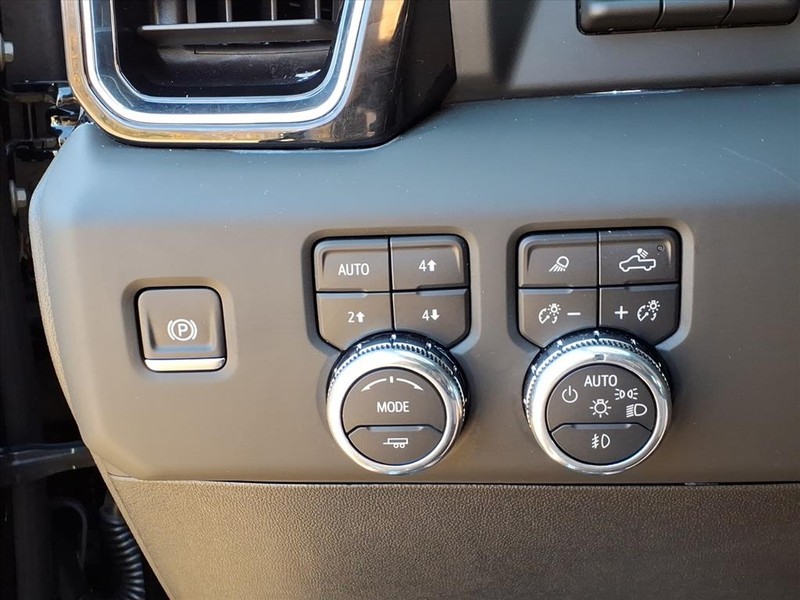 GMC Sierra 2500HD Vehicle Full-screen Gallery Image 14