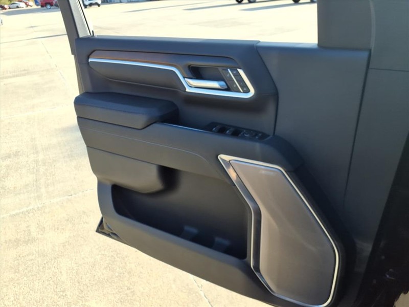 GMC Sierra 2500HD Vehicle Full-screen Gallery Image 15