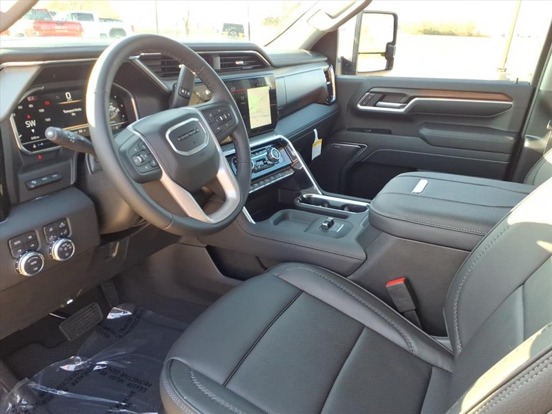 GMC Sierra 2500HD Vehicle Full-screen Gallery Image 16