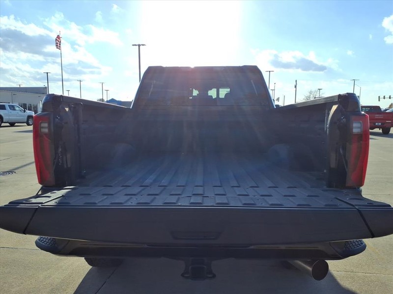 GMC Sierra 2500HD Vehicle Full-screen Gallery Image 18