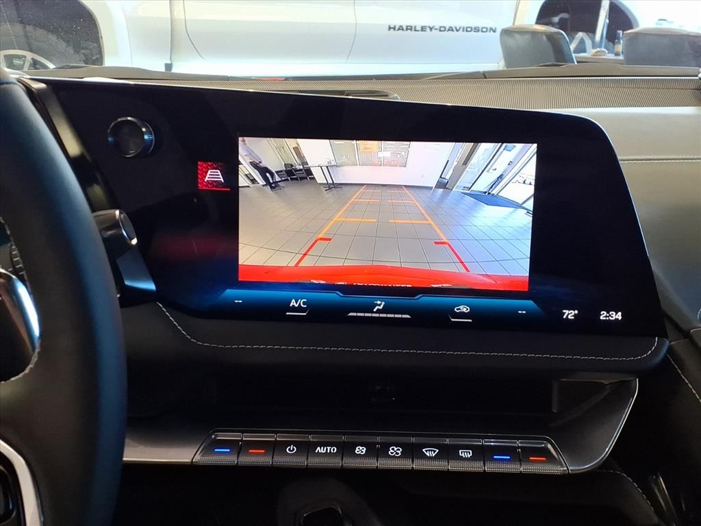 Chevrolet Corvette Vehicle Full-screen Gallery Image 9