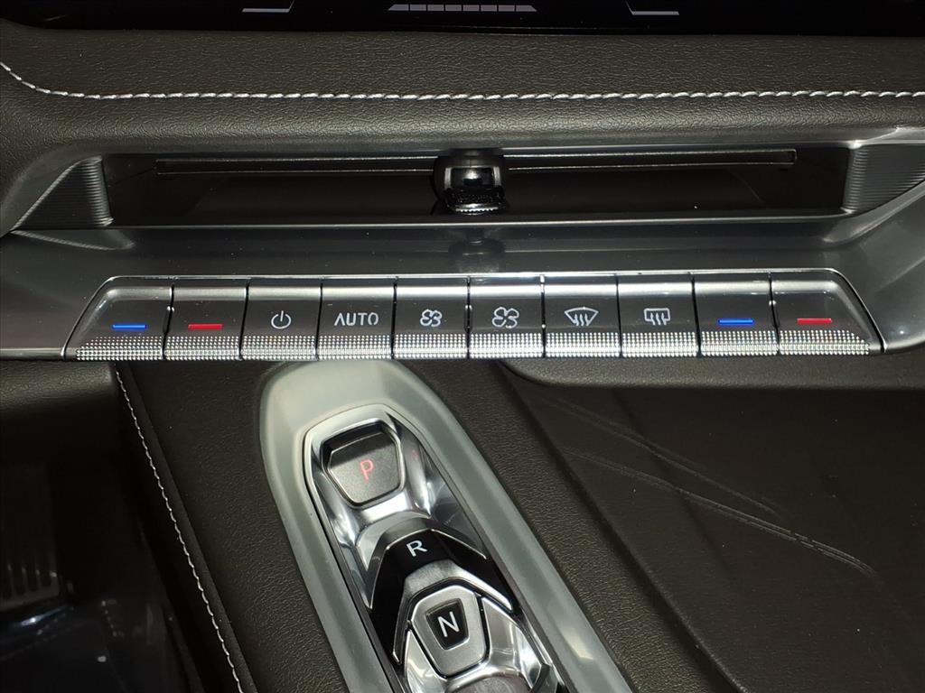 Chevrolet Corvette Vehicle Full-screen Gallery Image 10