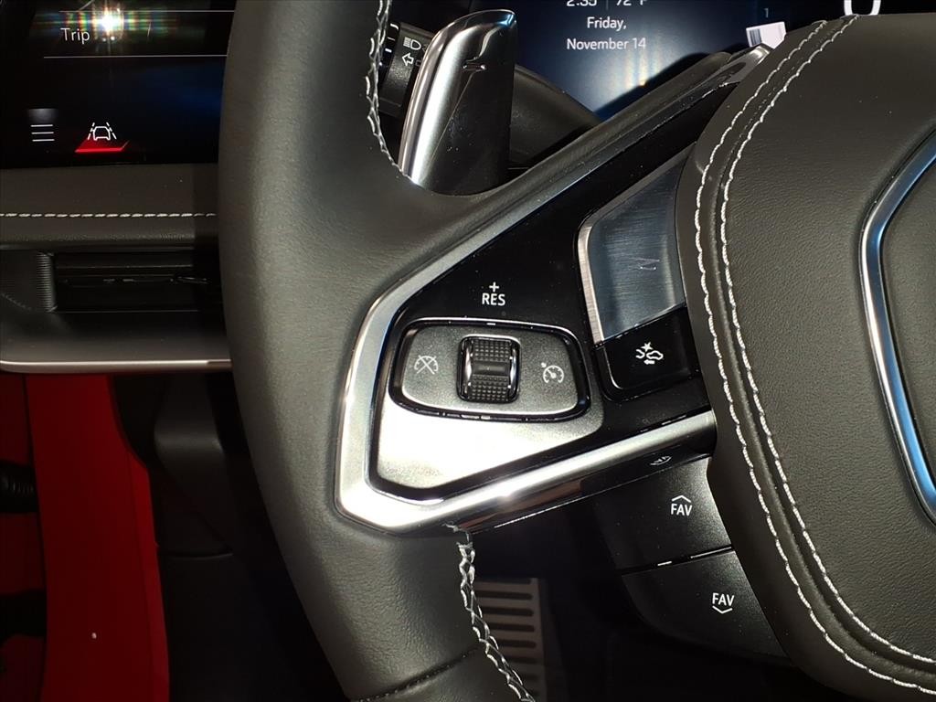 Chevrolet Corvette Vehicle Full-screen Gallery Image 13