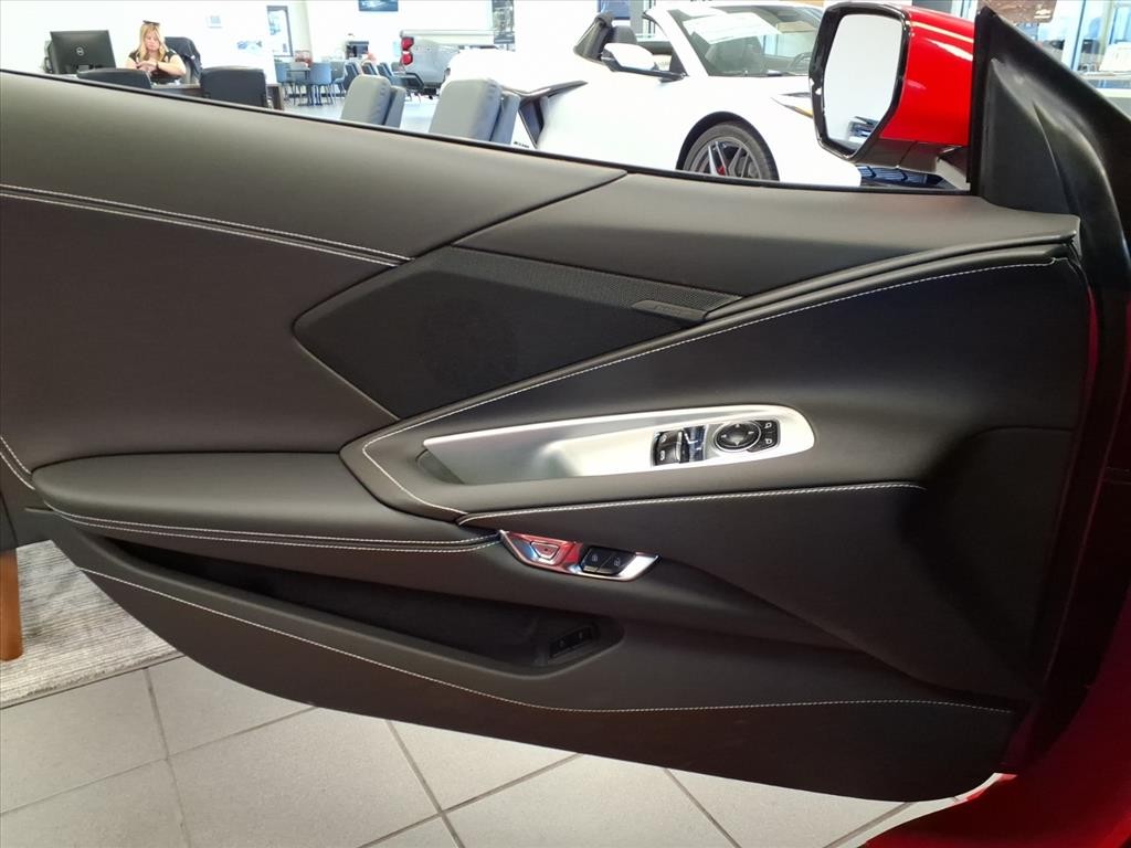 Chevrolet Corvette Vehicle Full-screen Gallery Image 16