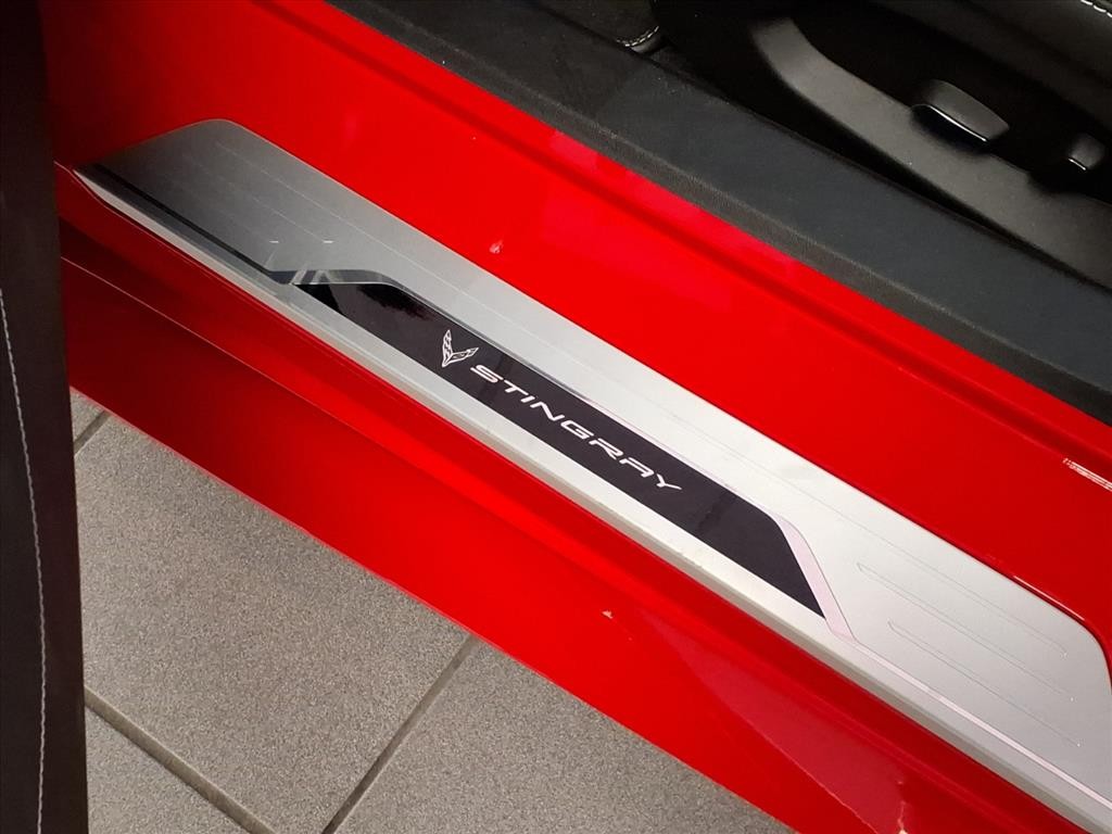 Chevrolet Corvette Vehicle Full-screen Gallery Image 17