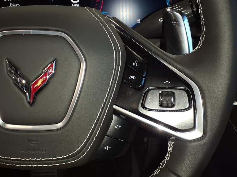 Chevrolet Corvette Vehicle Full-screen Gallery Image 14