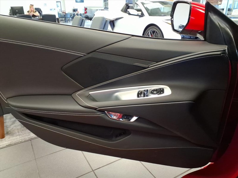 Chevrolet Corvette Vehicle Full-screen Gallery Image 16