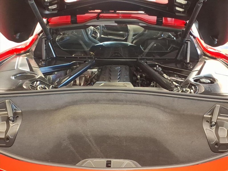 Chevrolet Corvette Vehicle Full-screen Gallery Image 18