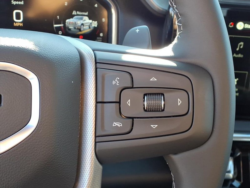 GMC Sierra 1500 Vehicle Full-screen Gallery Image 14