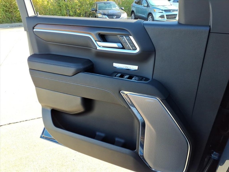 GMC Sierra 1500 Vehicle Full-screen Gallery Image 17