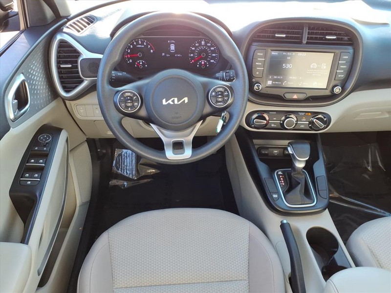 Kia Soul Vehicle Full-screen Gallery Image 9