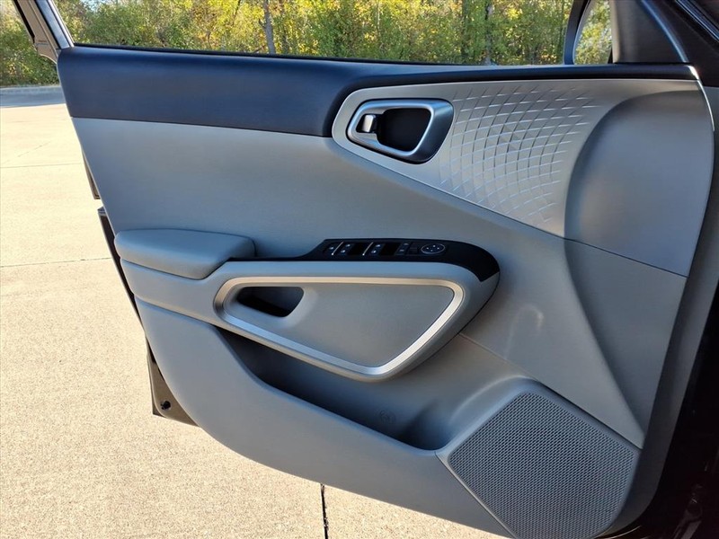 Kia Soul Vehicle Full-screen Gallery Image 19