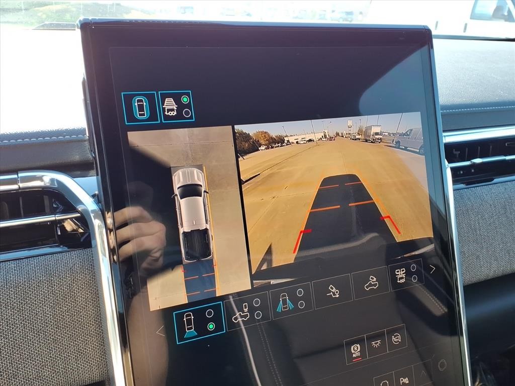 GMC Sierra EV Vehicle Full-screen Gallery Image 9