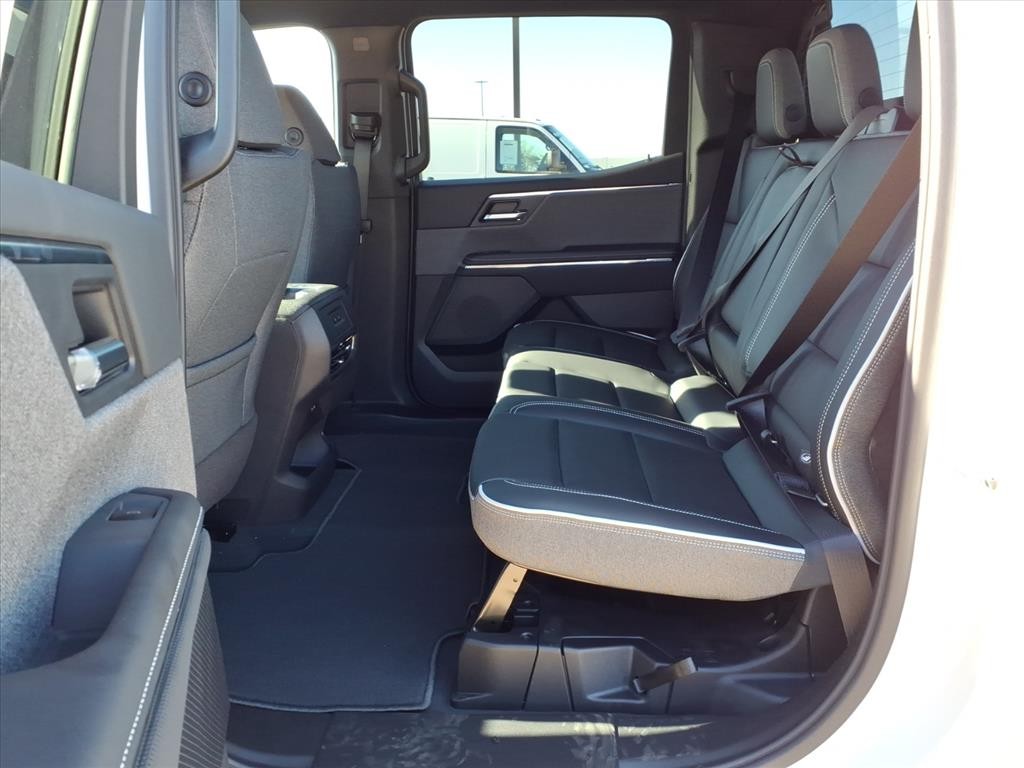 GMC Sierra EV Vehicle Full-screen Gallery Image 16