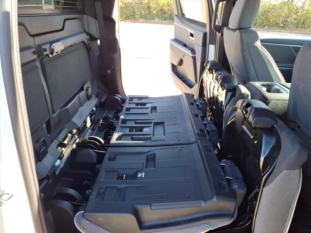 GMC Sierra EV Vehicle Full-screen Gallery Image 17