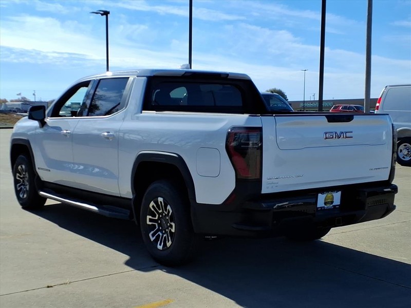GMC Sierra EV Vehicle Full-screen Gallery Image 3