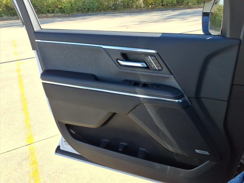 GMC Sierra EV Vehicle Full-screen Gallery Image 14