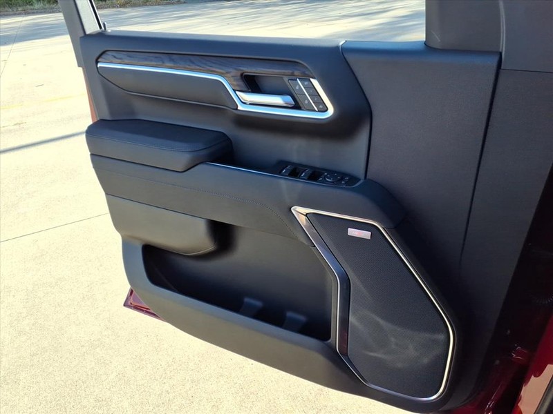 GMC Sierra 1500 Vehicle Full-screen Gallery Image 16