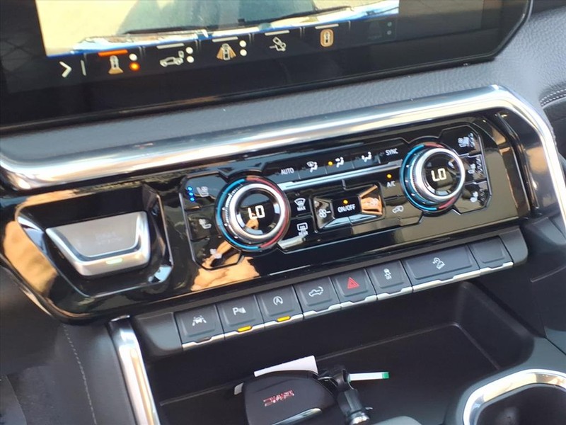 GMC Sierra 1500 Vehicle Full-screen Gallery Image 10