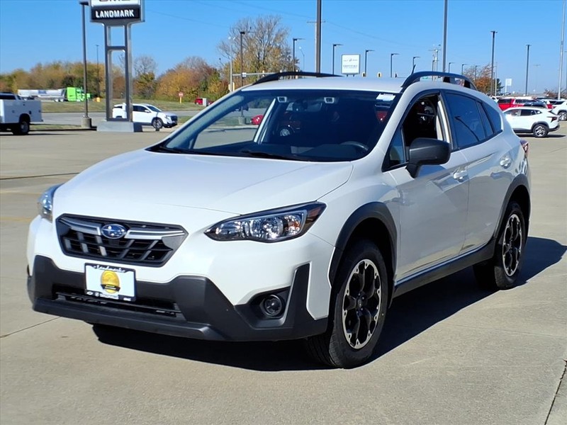 Subaru Crosstrek Vehicle Full-screen Gallery Image 2
