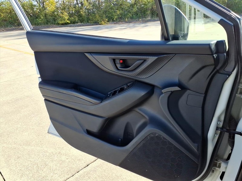 Subaru Crosstrek Vehicle Full-screen Gallery Image 20