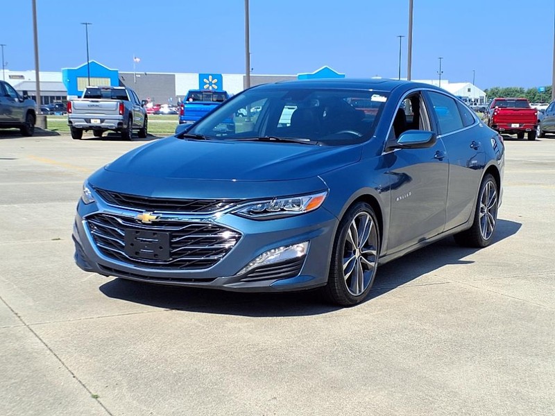 Chevrolet Malibu Vehicle Full-screen Gallery Image 2