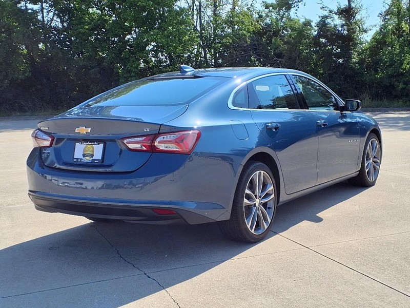 Chevrolet Malibu Vehicle Full-screen Gallery Image 4