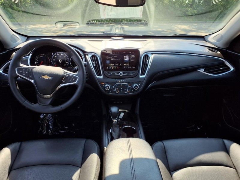 Chevrolet Malibu Vehicle Full-screen Gallery Image 8