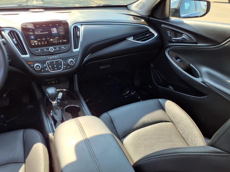 Chevrolet Malibu Vehicle Full-screen Gallery Image 10