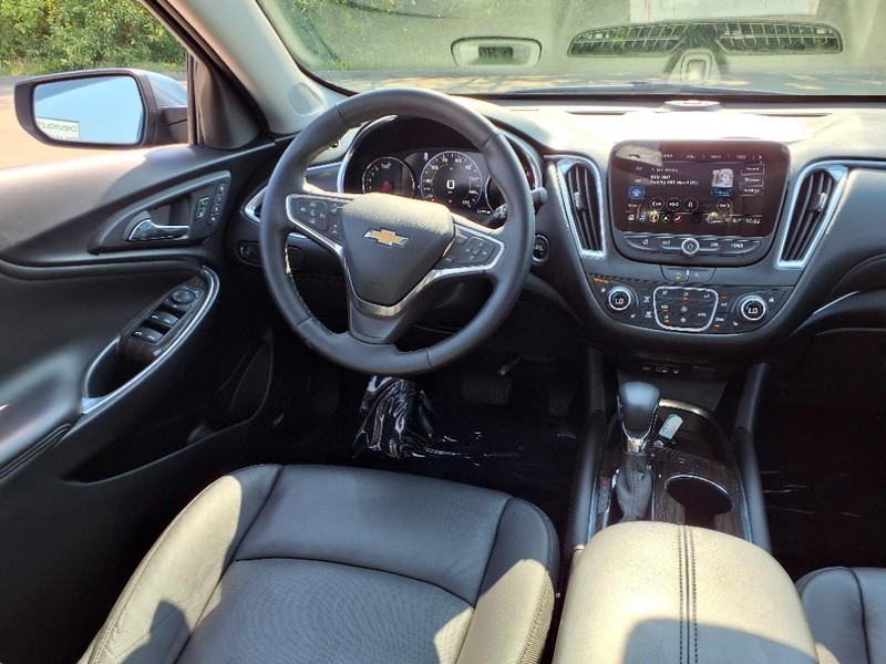 Chevrolet Malibu Vehicle Full-screen Gallery Image 11