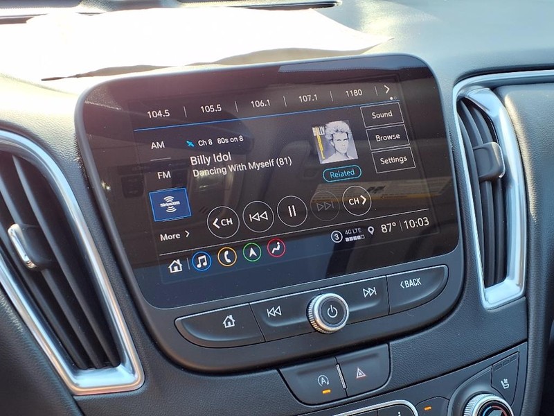 Chevrolet Malibu Vehicle Full-screen Gallery Image 12