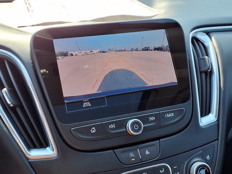 Chevrolet Malibu Vehicle Full-screen Gallery Image 13