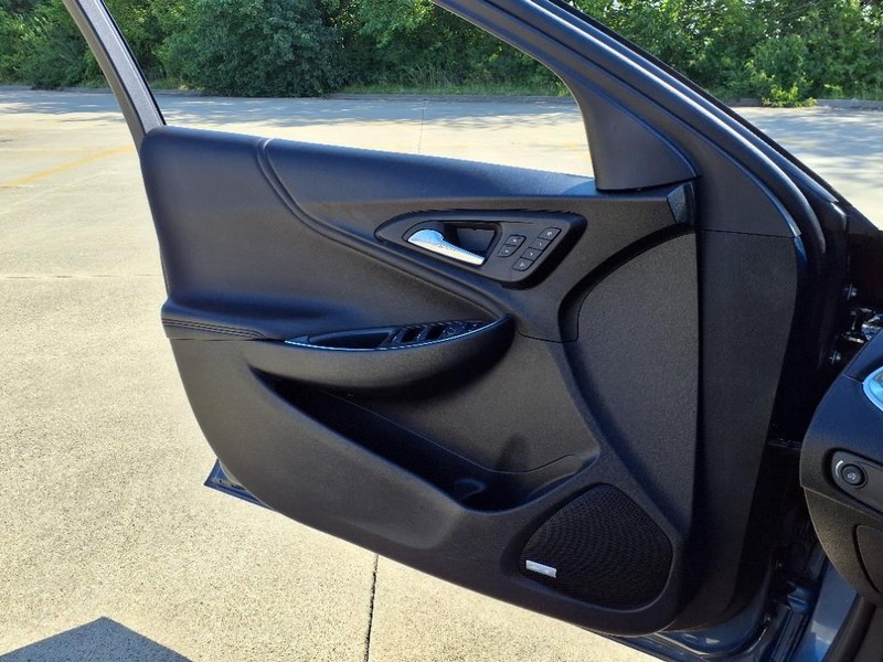 Chevrolet Malibu Vehicle Full-screen Gallery Image 19