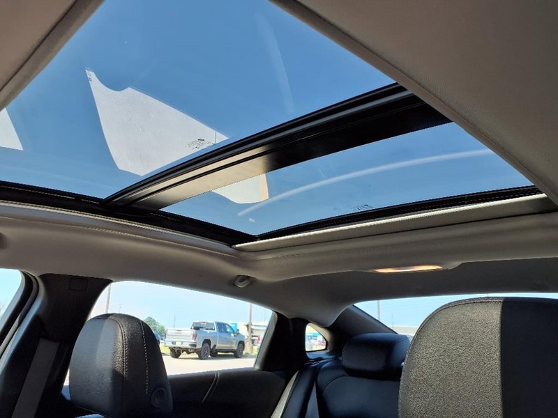 Chevrolet Malibu Vehicle Full-screen Gallery Image 21