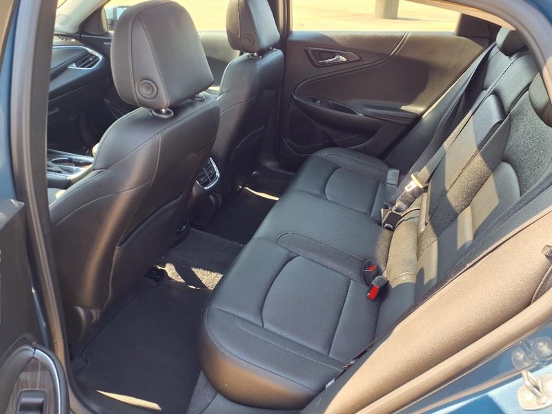 Chevrolet Malibu Vehicle Full-screen Gallery Image 22