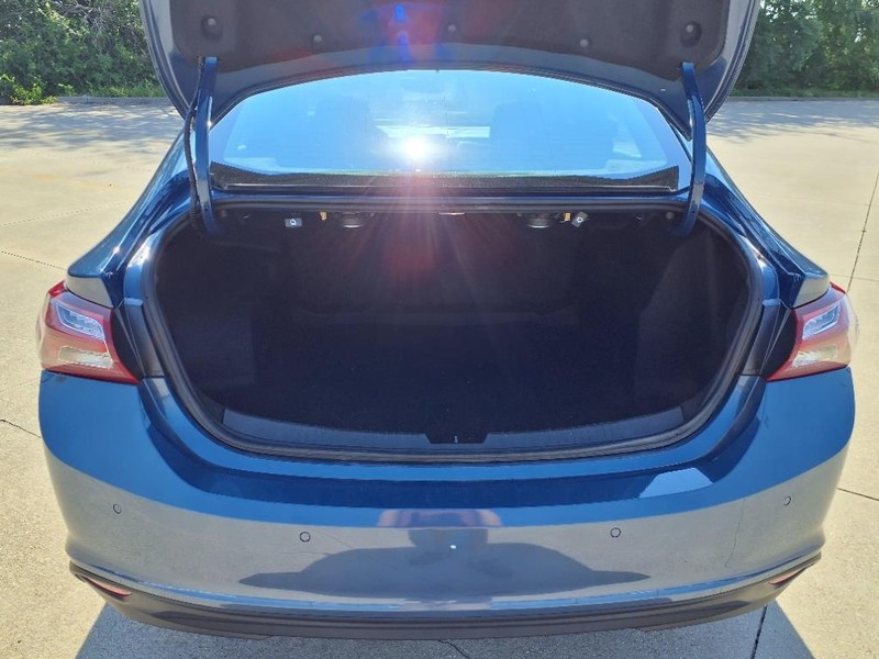 Chevrolet Malibu Vehicle Full-screen Gallery Image 23