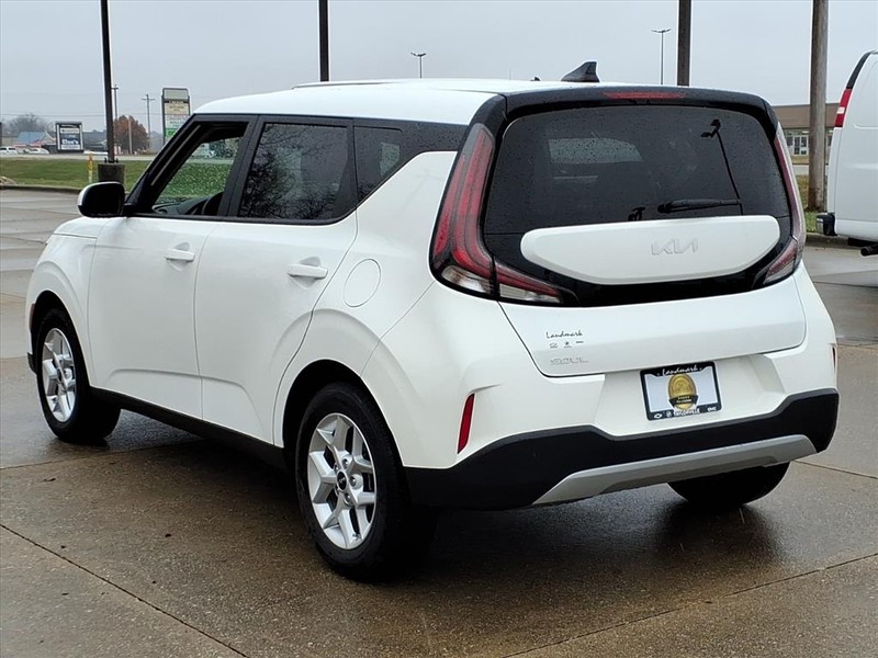 Kia Soul Vehicle Full-screen Gallery Image 3