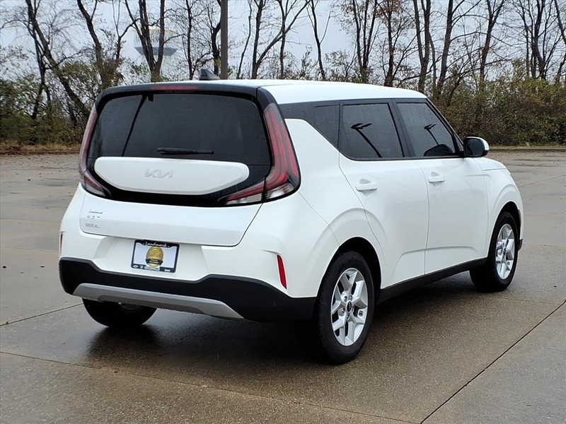 Kia Soul Vehicle Full-screen Gallery Image 4
