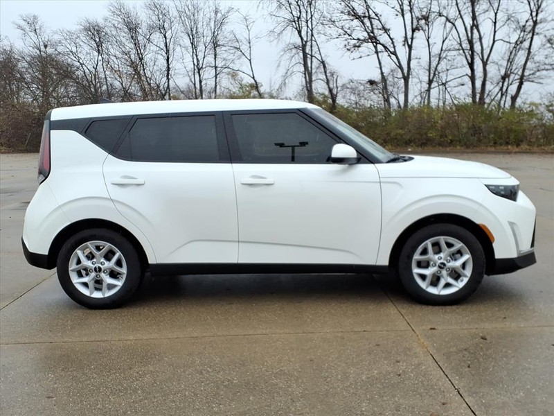 Kia Soul Vehicle Full-screen Gallery Image 5