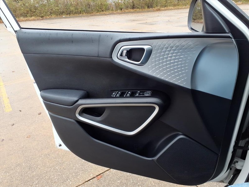 Kia Soul Vehicle Full-screen Gallery Image 19